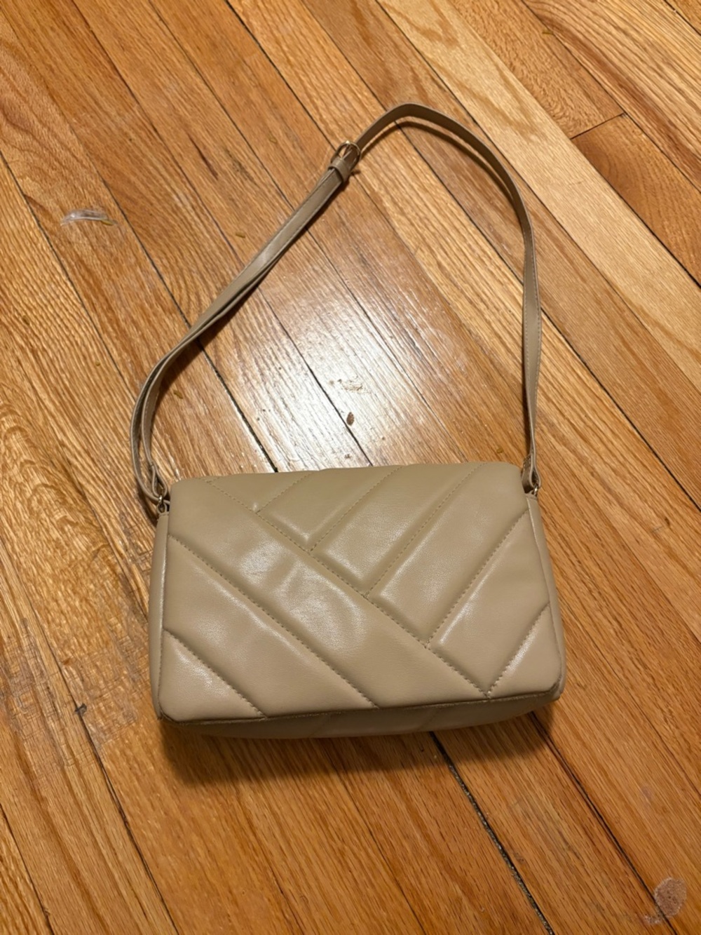 Women’s Quilted Shoulder Bag in Beige